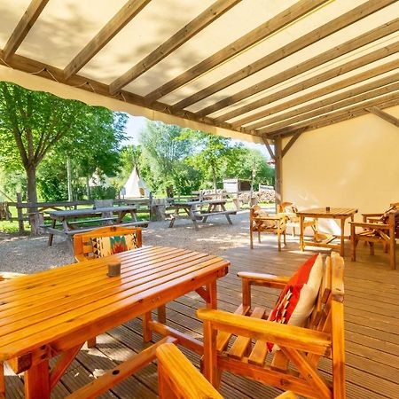 Les Tipis Du Bonheur De Vivre Hotel Brûlon Buitenkant foto