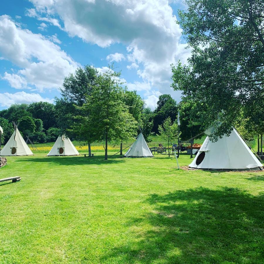 Les Tipis Du Bonheur De Vivre Hotel Brûlon Buitenkant foto