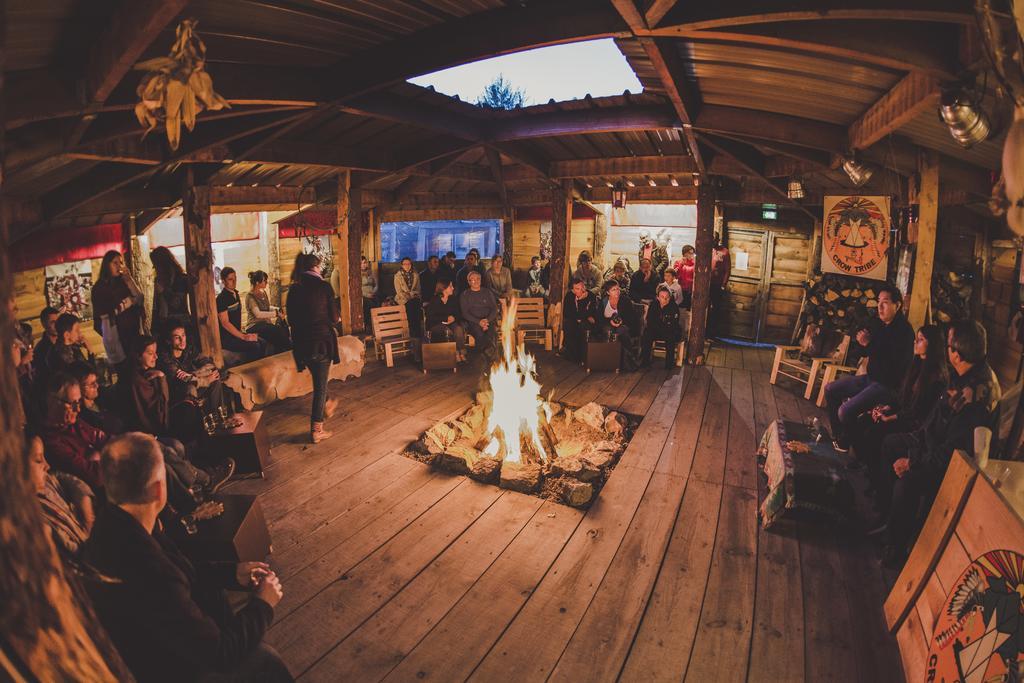 Les Tipis Du Bonheur De Vivre Hotel Brûlon Buitenkant foto