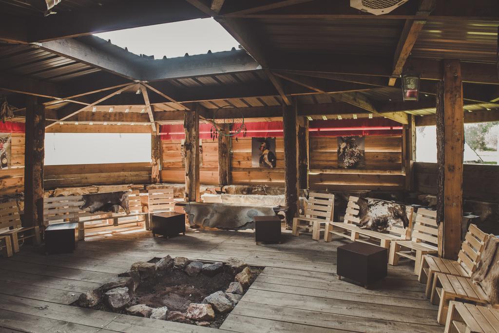 Les Tipis Du Bonheur De Vivre Hotel Brûlon Buitenkant foto
