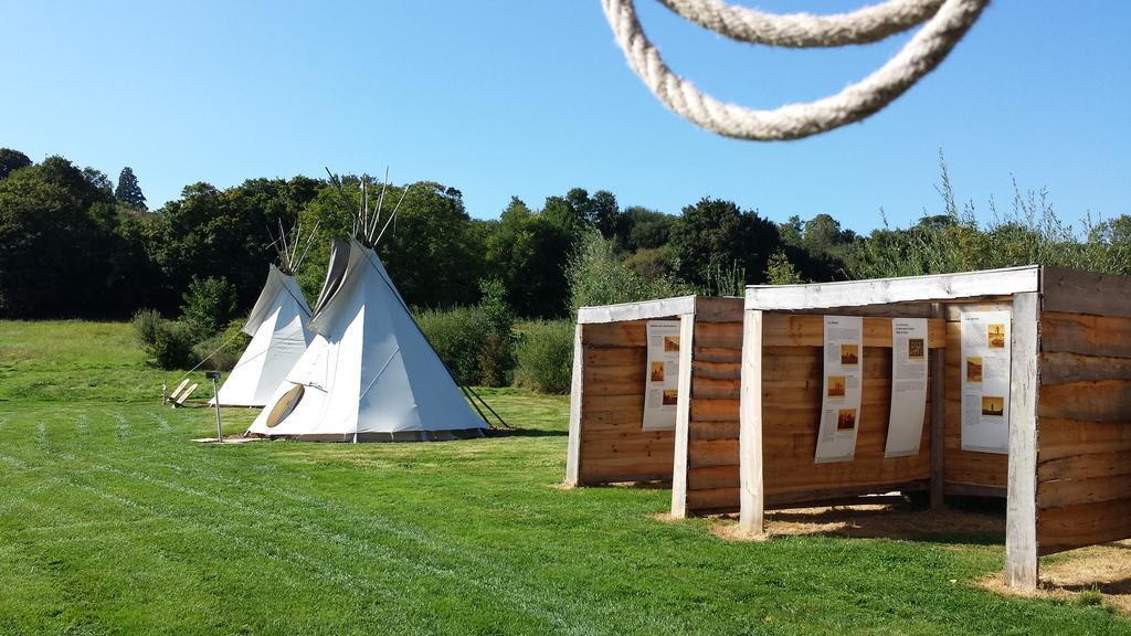 Les Tipis Du Bonheur De Vivre Hotel Brûlon Buitenkant foto